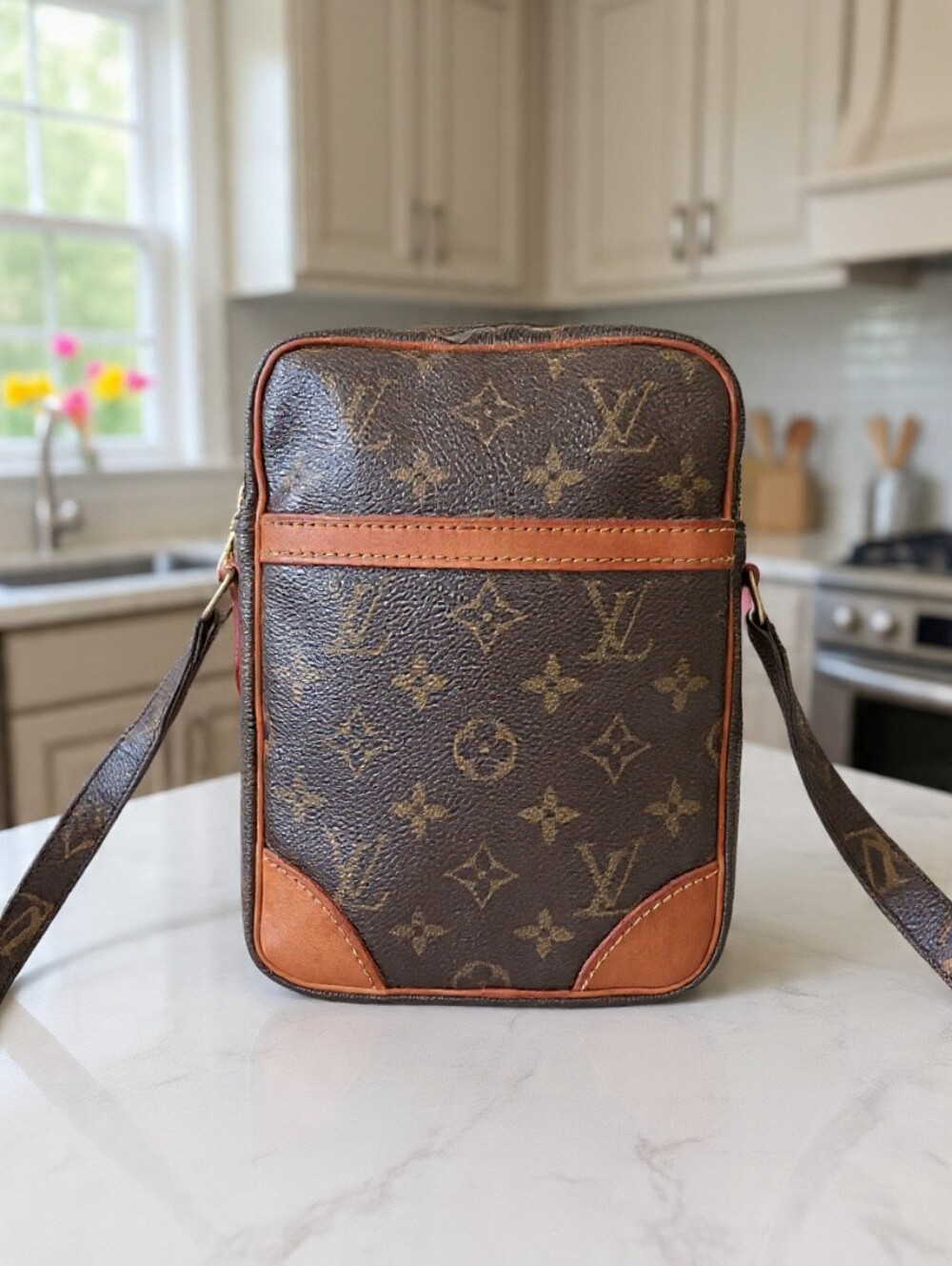 Louis Vuitton EUC ✨️Vintage 2000 Danube Monogram Crossbody Bag - Picture 3 of 15
